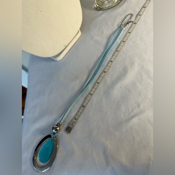 Modern Boho Chic silvertone and dyed shell necklace - Picture 5 of 5